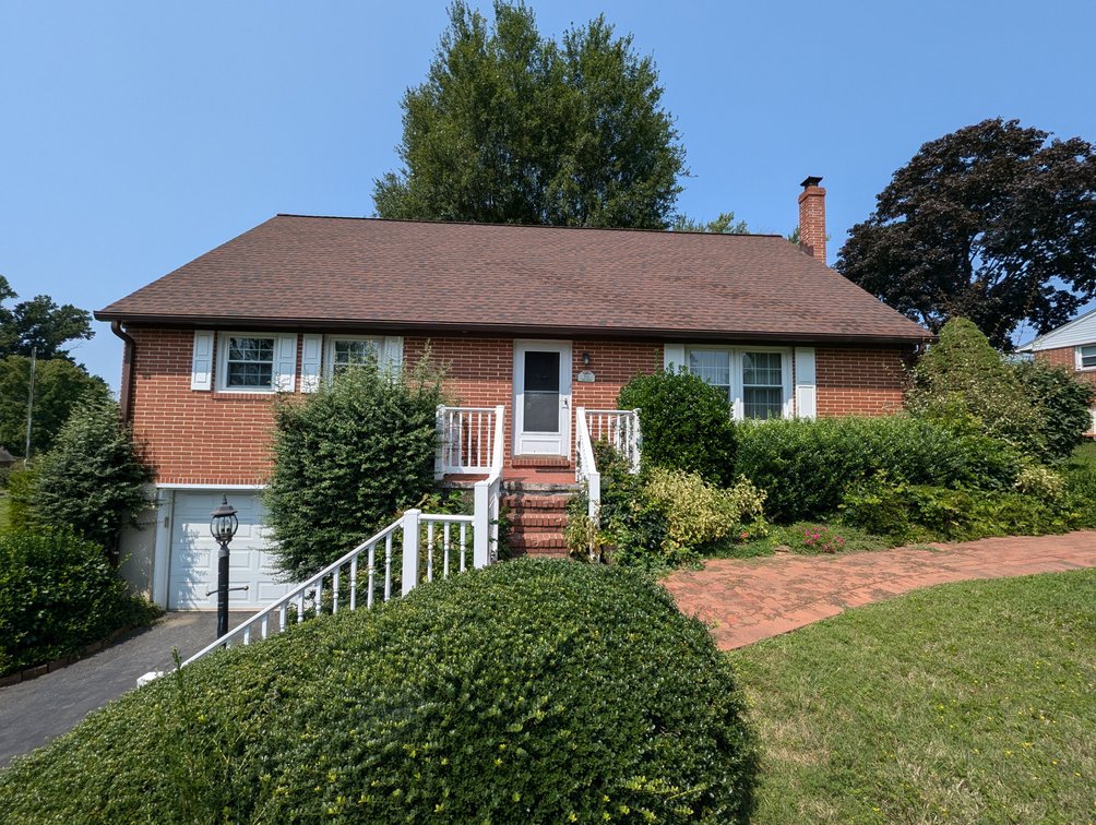 Image for 4 BEDROOM, 2 BATH BRICK CAPE COD W/ SUNROOM