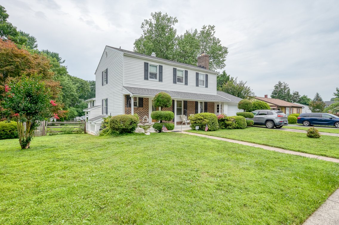 Image for 2-STORY COLONIAL STYLE HOME W/ COVERED FRONT PORCH , ATT. 1-CAR GARAGE, & SPACIOUS/FENCED 0.32 +/- ACRE LOT