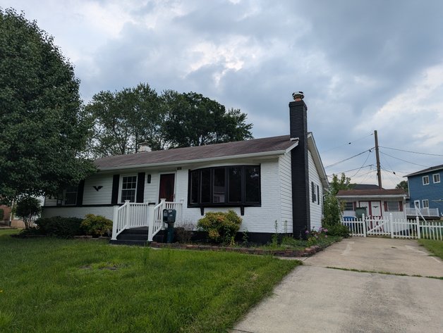 TRUSTEE'S SALE OF REAL PROPERTY~MOSTLY RENOVATED BRICK & VINYL SIDED RANCHER W/ BAY WINDOW