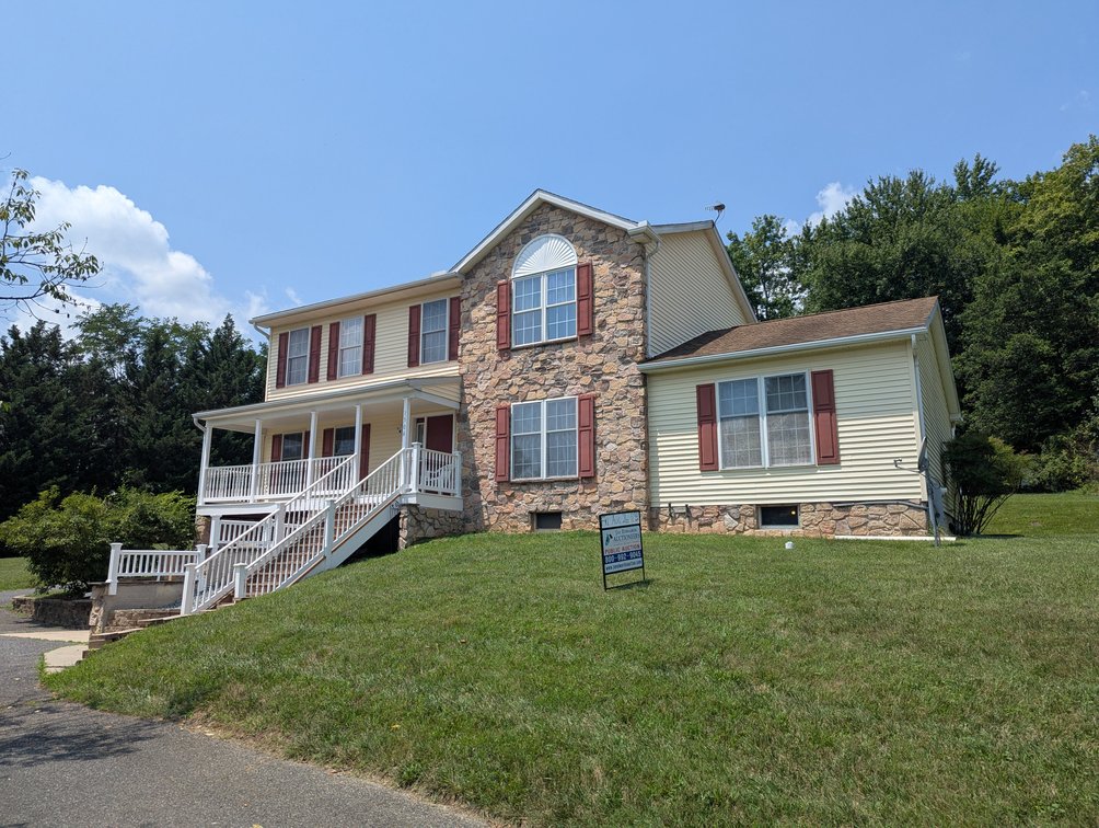 Image for 2-STORY COLONIAL STYLE VINYL & FORMSTONE HOME/ PRIVATE END-OF-STREET LOCATION/ 2,500 +/- SQ FT IMPROVED ABOVE GRADE LIVING AREA/ 4 BR 3.5 BATH/ 1.07 +/- AC LOT