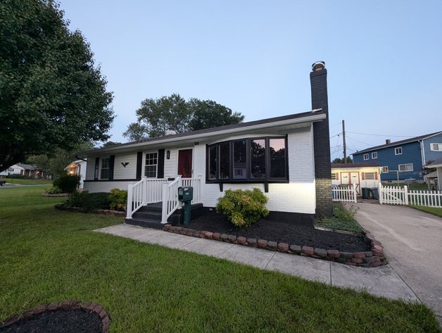 TRUSTEE'S SALE OF REAL PROPERTY~MOSTLY RENOVATED BRICK & VINYL SIDED RANCHER W/ BAY WINDOW
