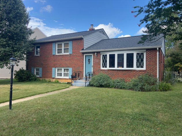 3 BR, 2.5 BATH SINGLE FAMILY HOME W/ PORCH & STORAGE SHED