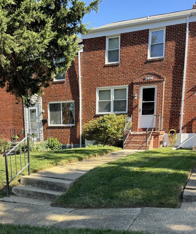 Image for 3 BR, 1.5 BATH BRICK CENTER UNIT TOWNHOME