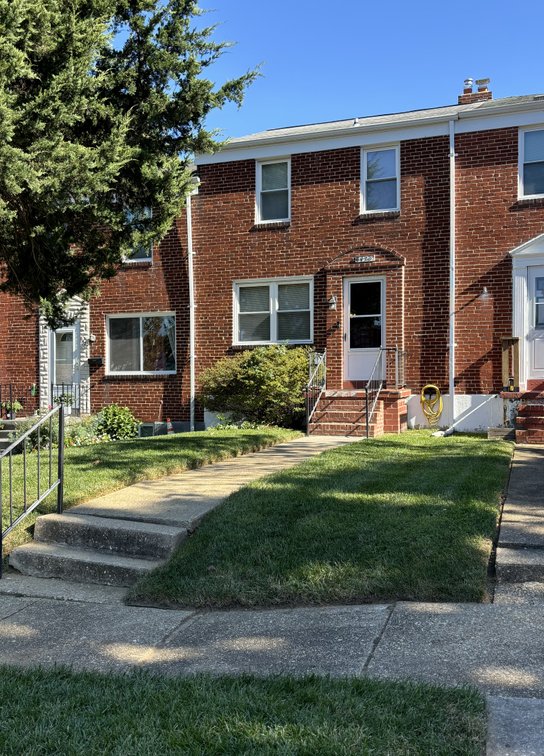 Image for 3 BR, 1.5 BATH BRICK CENTER UNIT TOWNHOME