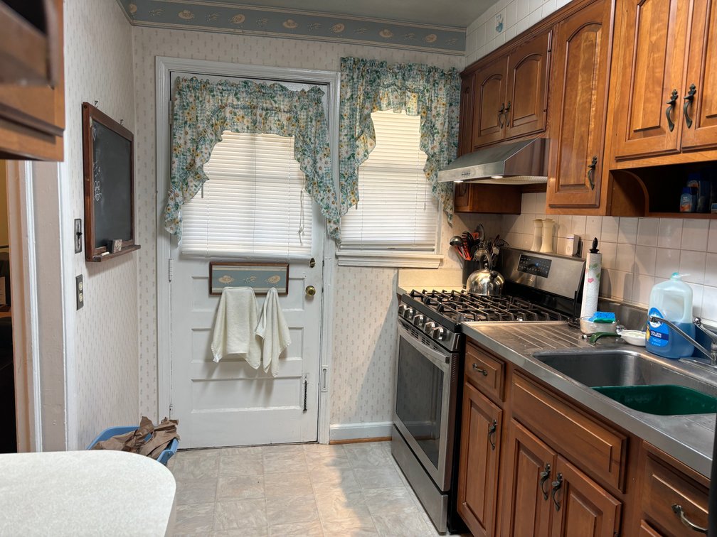 Image for 3 BR, 1.5 BATH BRICK CENTER UNIT TOWNHOME