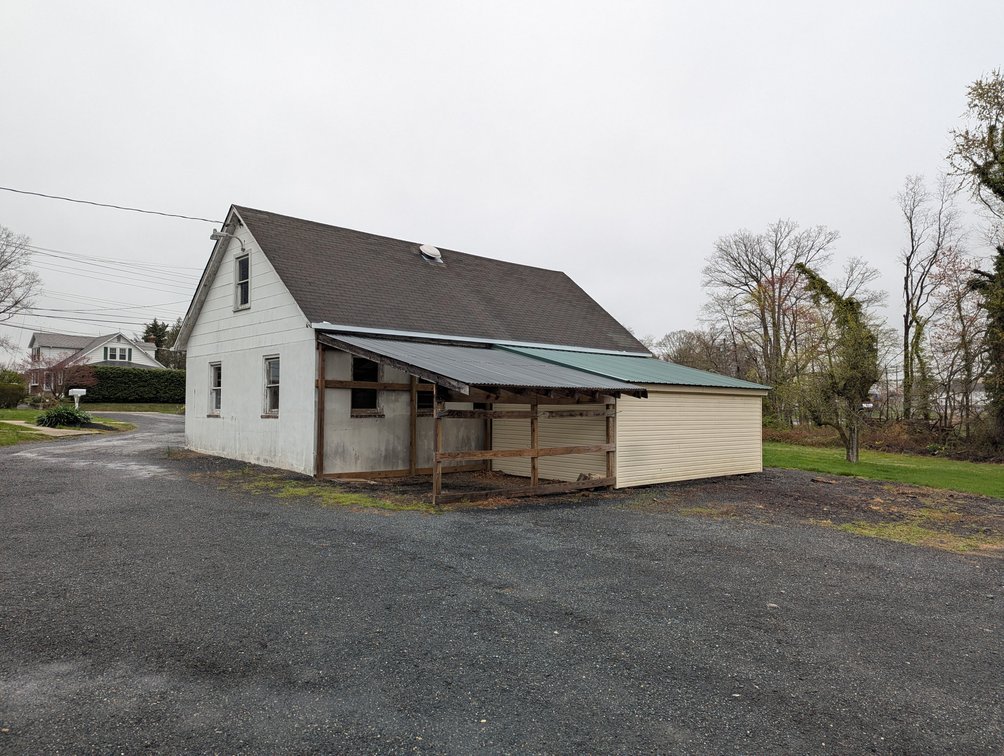 Image for 2-STORY OFFICE BLDG., 62'X40' BLOCK-FRAME SHOP, 40'X24' 3-BAY GARAGE FORMER BLEVINS HEATING & COOLING