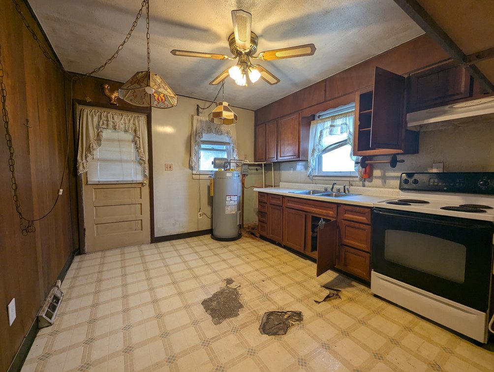 Image for 2 BEDROOM VINYL SIDED BUNGALOW W/ 2-CAR DET. GARAGE