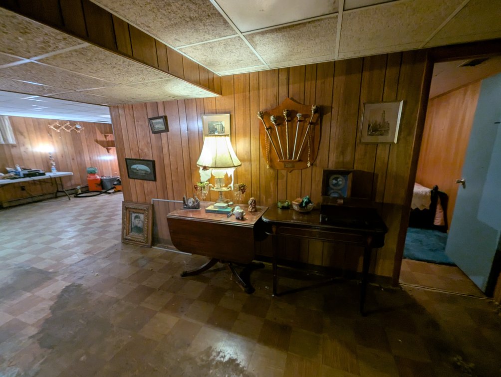 Image for 4 BR, 2.5 BATH BRICK RANCHER/ 2004 MERCURY GRAND MARQUIS, COLLECTIBLES, FURNITURE, HOUSEHOLD ITEMS, & GLASSWARE TBS SM/LG LOTS