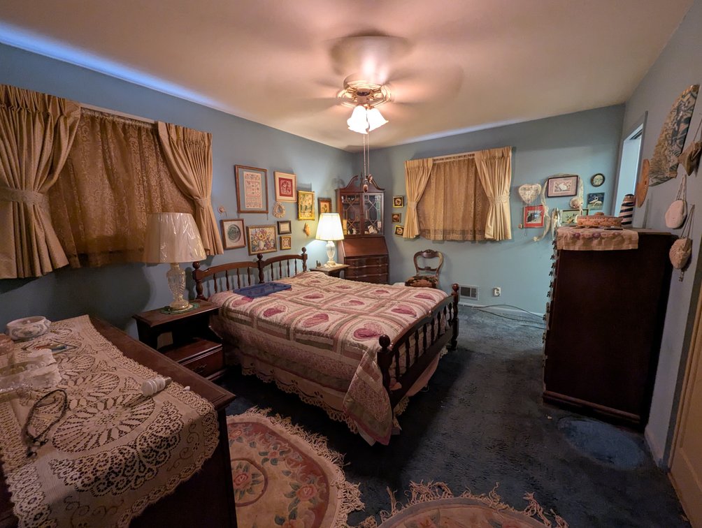 Image for 4 BR, 2.5 BATH BRICK RANCHER/ 2004 MERCURY GRAND MARQUIS, COLLECTIBLES, FURNITURE, HOUSEHOLD ITEMS, & GLASSWARE TBS SM/LG LOTS