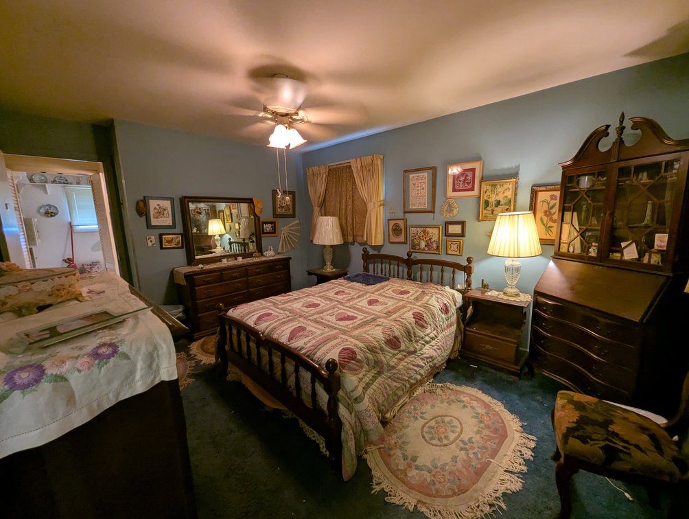 Image for 4 BR, 2.5 BATH BRICK RANCHER/ 2004 MERCURY GRAND MARQUIS, COLLECTIBLES, FURNITURE, HOUSEHOLD ITEMS, & GLASSWARE TBS SM/LG LOTS