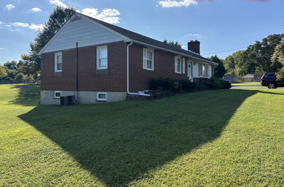 Image for 3 BR, 1 FULL BA, 2 HALF BATH RANCHER W/ DET. 2-CAR GARAGE W/ LEAN TO ON .76 +/- AC / PERSONAL PROPERTY TBS IN ONE LOT