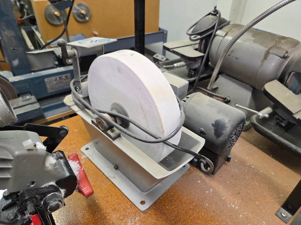 Jet wet/dry grinder