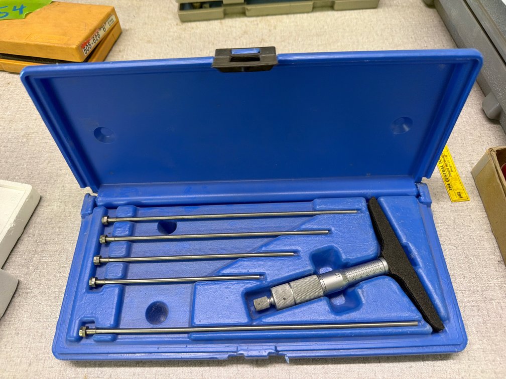 Central hole micrometer