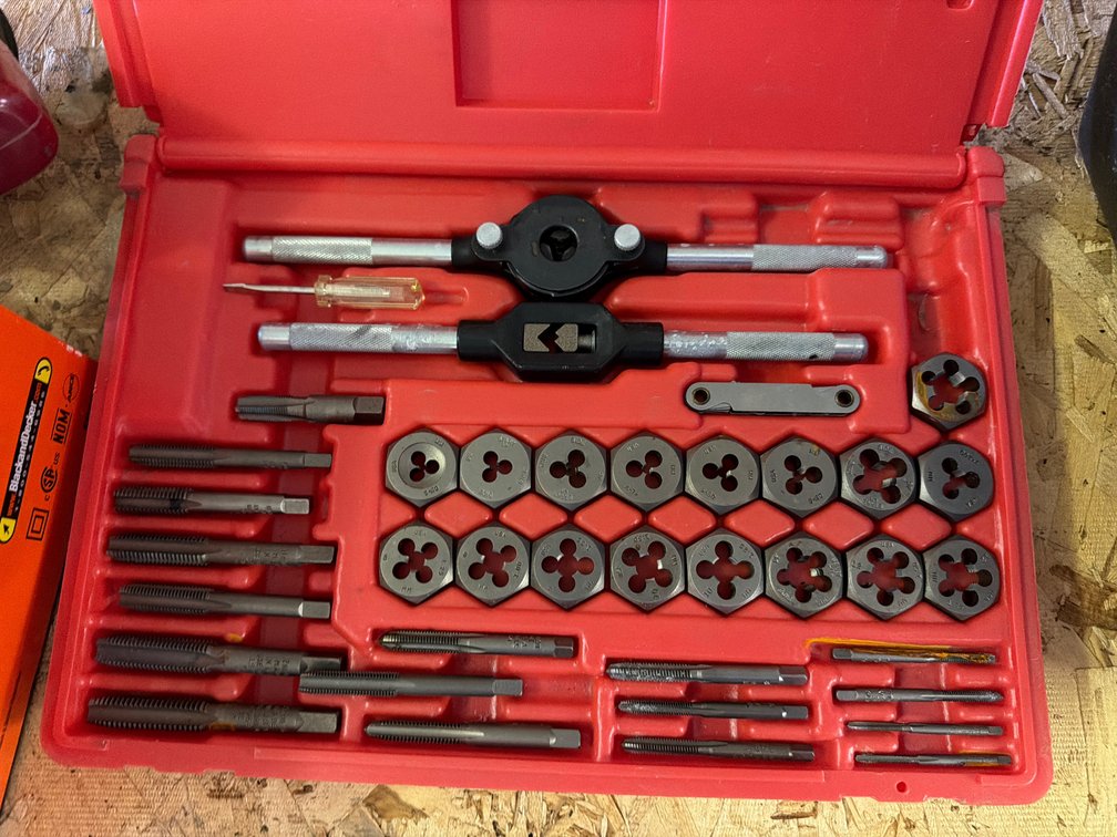 Master Mechanic tap die set