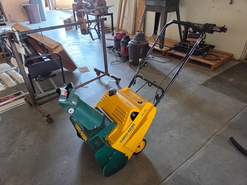 Yard-Man, 5hp 20" snow blower
