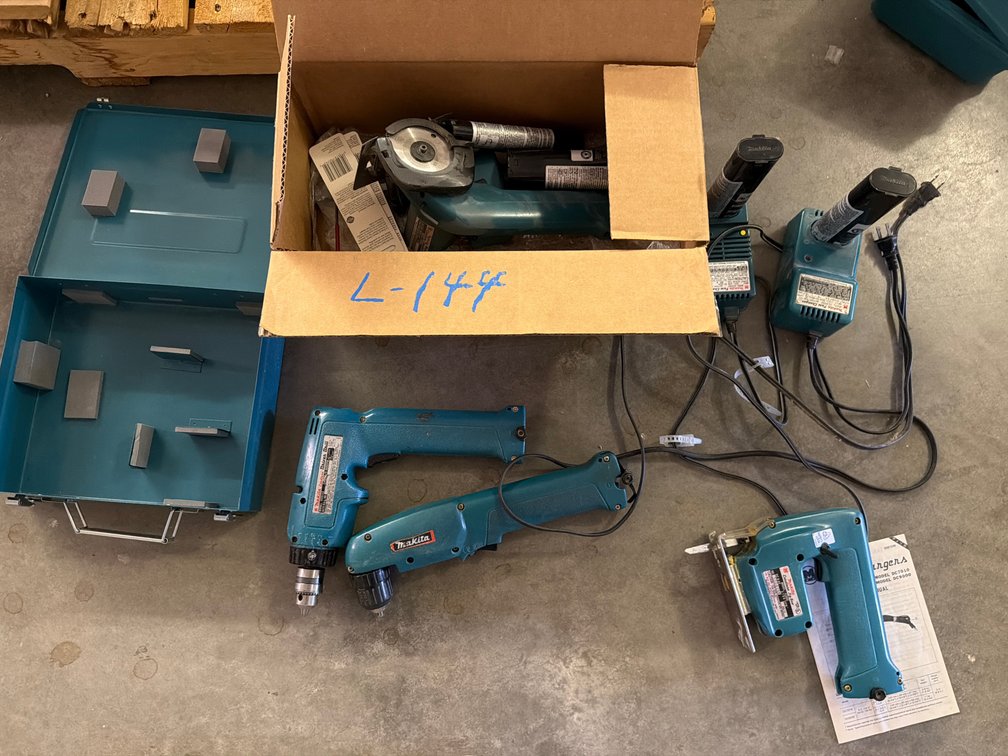 Assorted Makita 12v tools, w/batteries and charger