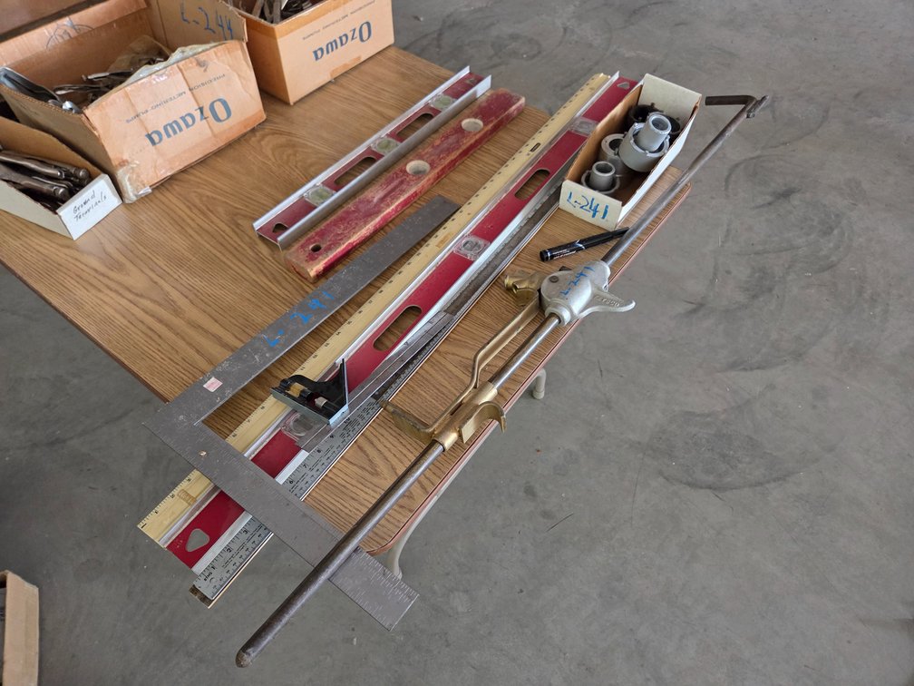 specialty sockets, puller, levels