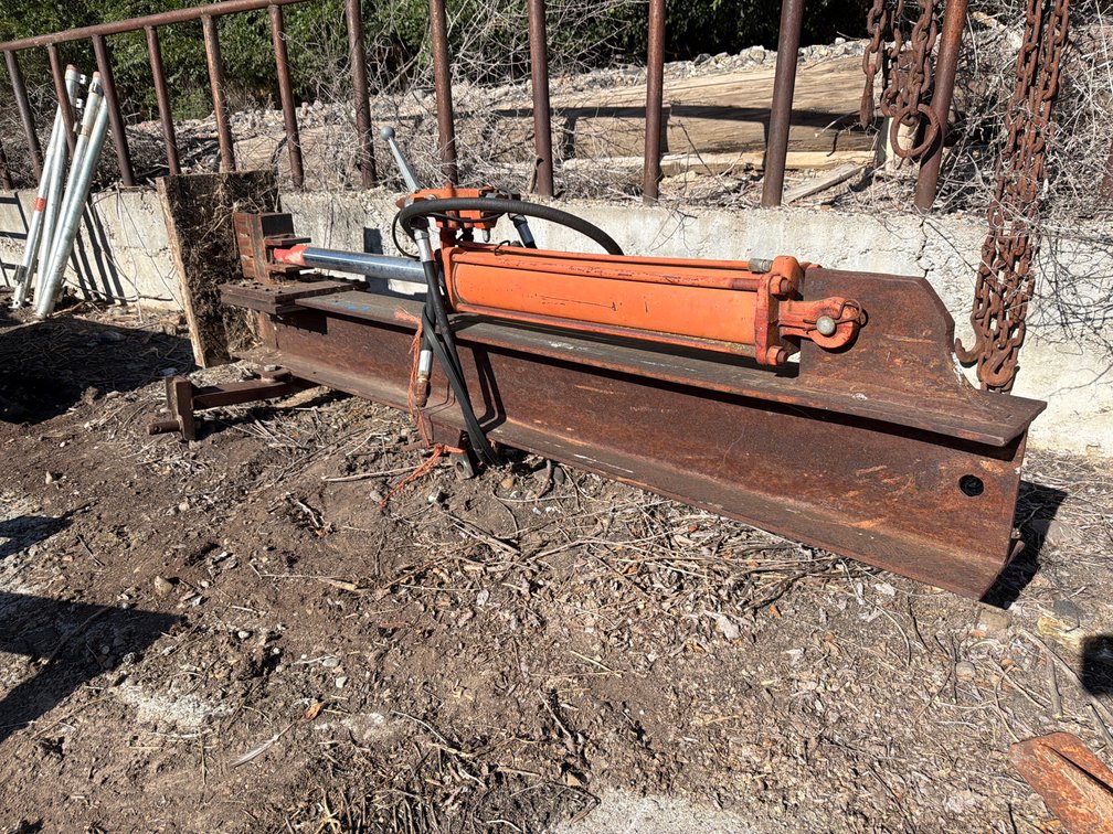 Shop built 3pt hyd. wood splitter
