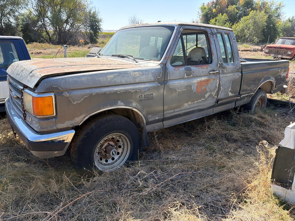 1980's Ford pickup for parts NO TITLE