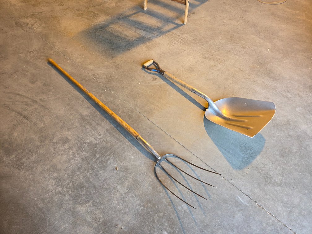 pitchfork,  aluminum scoop shovel