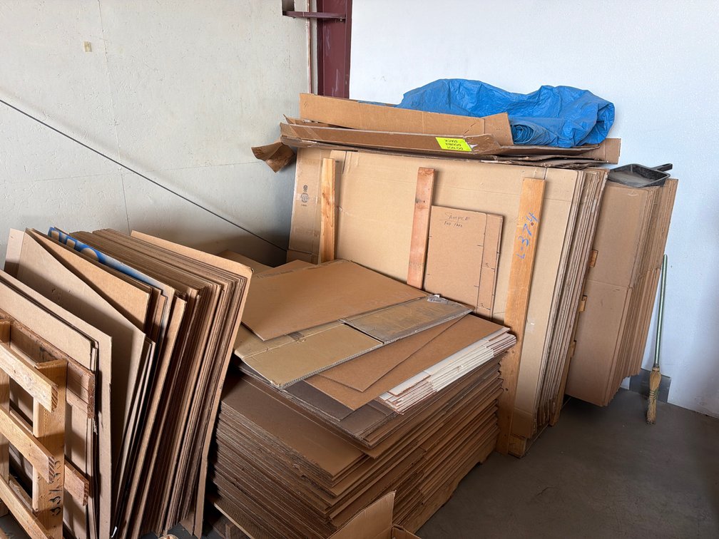 large cardboard shipping boxes