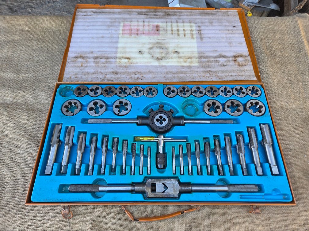 45 Giant tap and die set