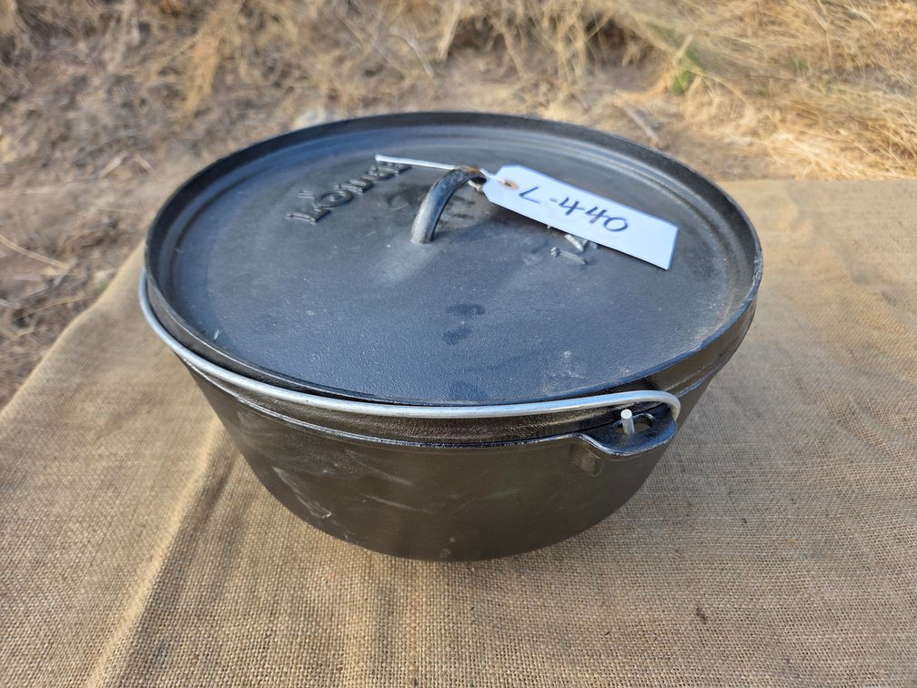 14 Lodge cast iron Dutch oven