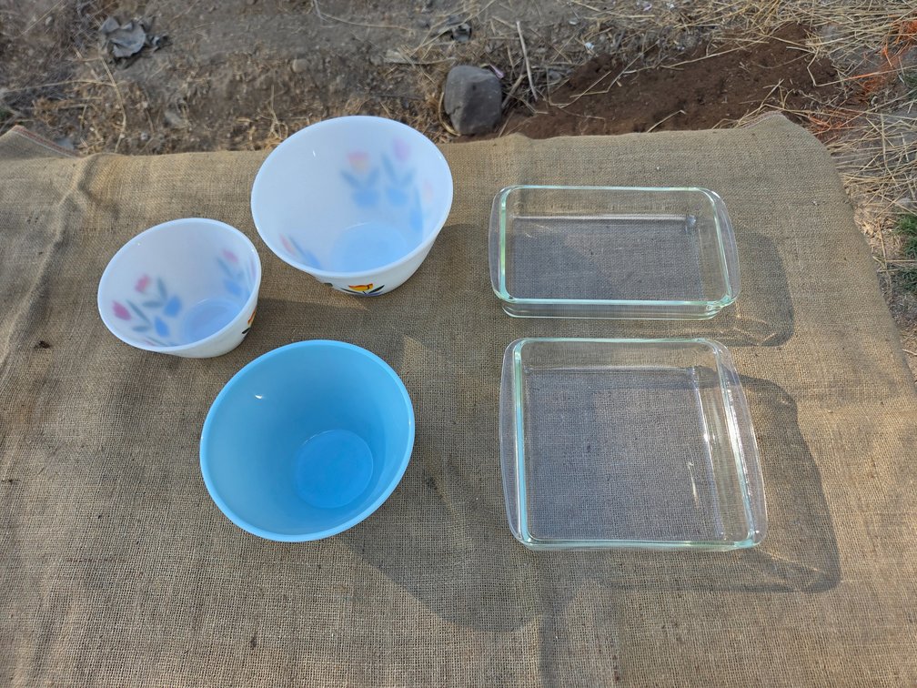 Pyrex bakeware, Fire King mixing bowls