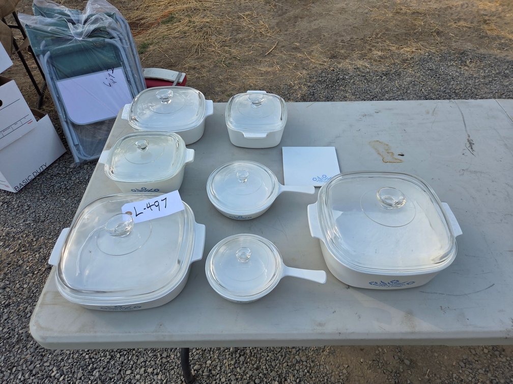 Corning Ware casserole dish set, e/trivet