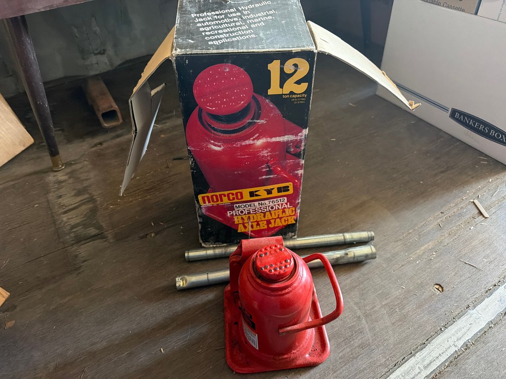 Norco 12 ton hyd. bottle jack like New