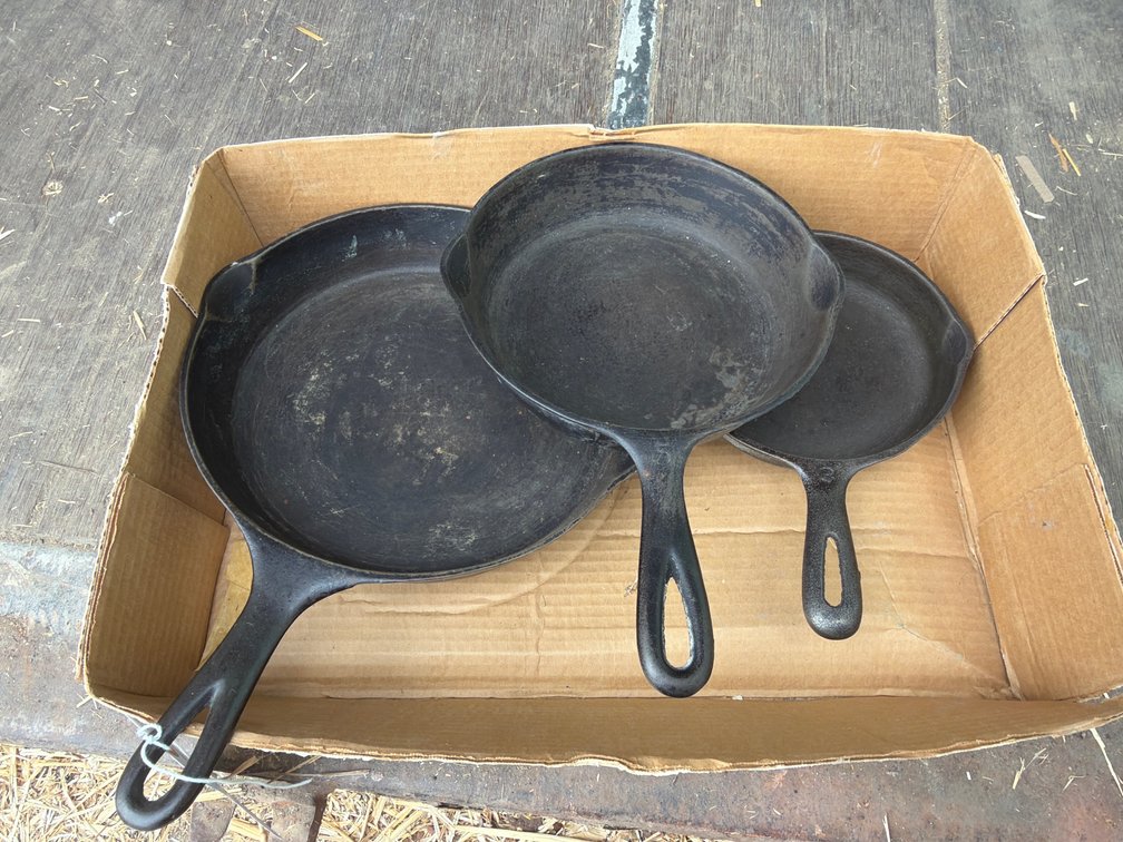 Wagoner, 3,5,8, cast iron skillets