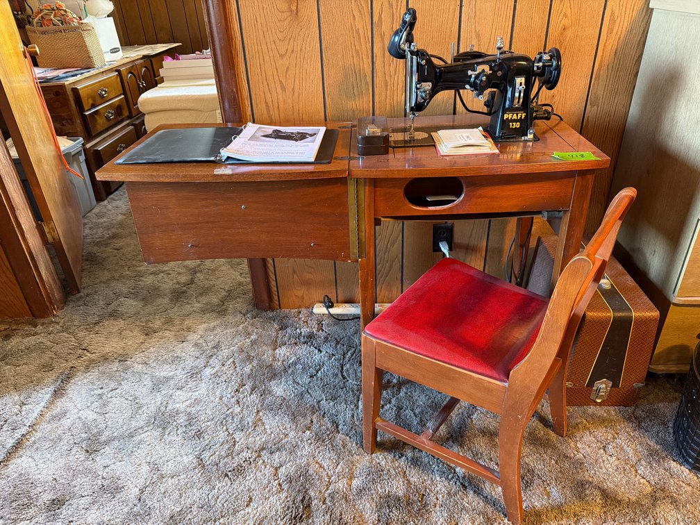 Paff 130 sewing machine w/cabinet