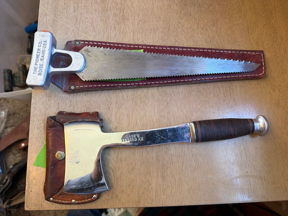 Pioneer game saw, Case hatchet