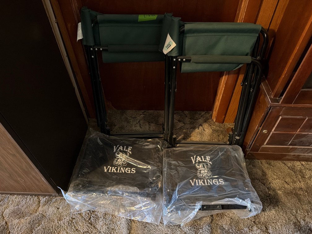 folding camp chairs, stadium seats