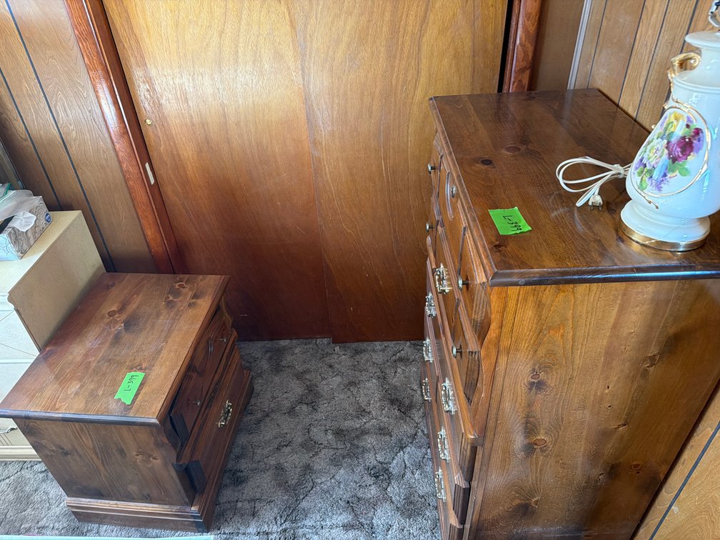 Lot 399 waterbead pedestal,  w/night stand and dresser