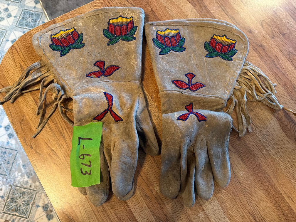 tulip pattern glass bead gauntlet gloves
