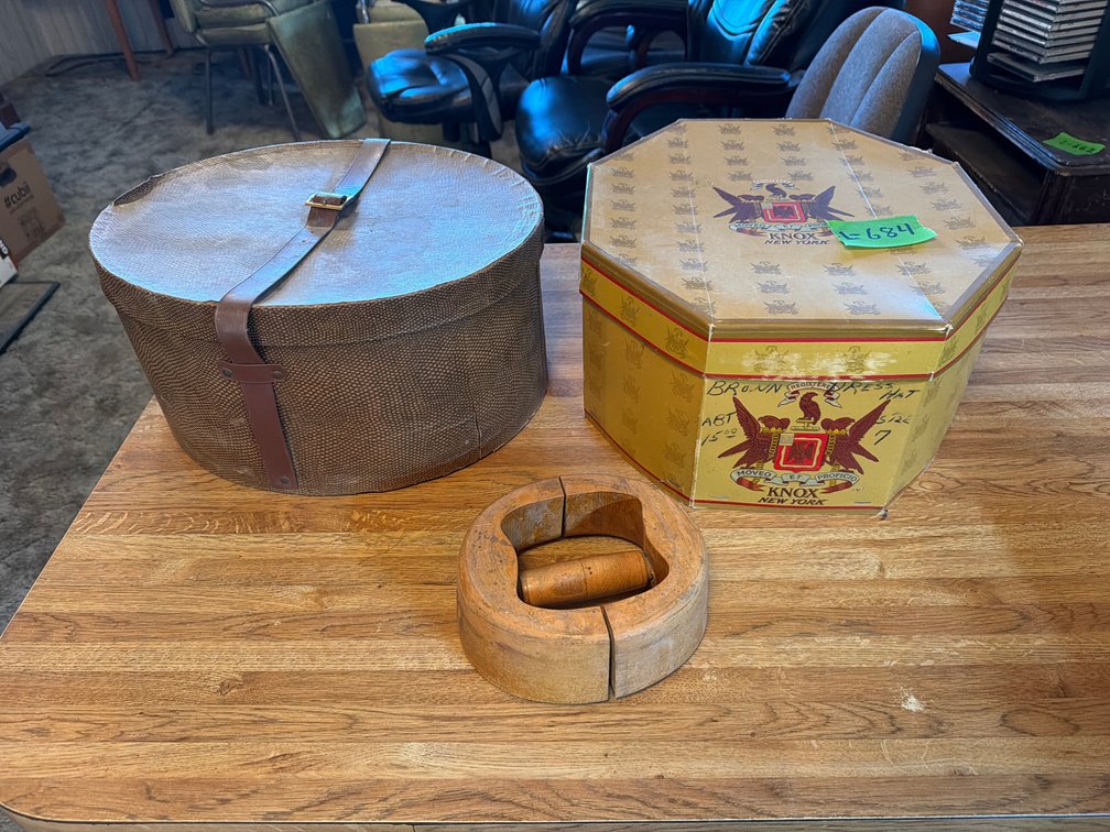 2 hat boxes