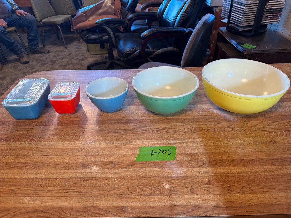 Pyrex nesting bowls