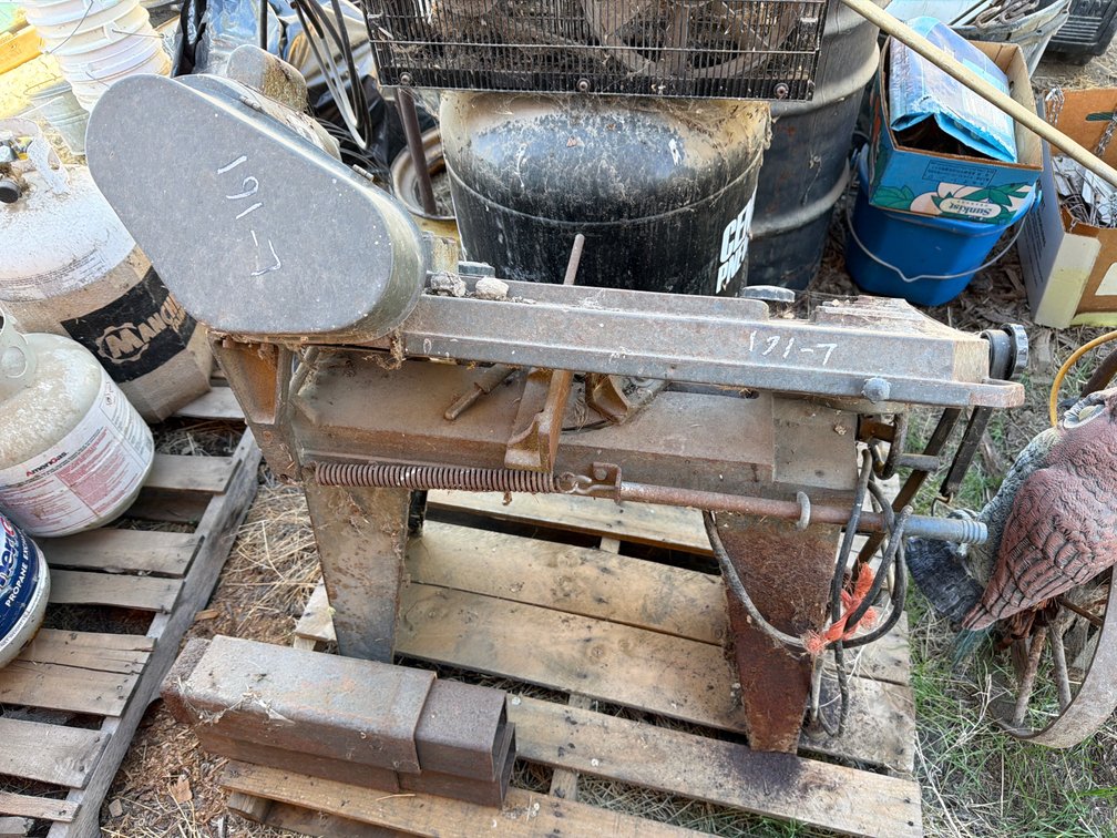 Central Machinery metal band saw