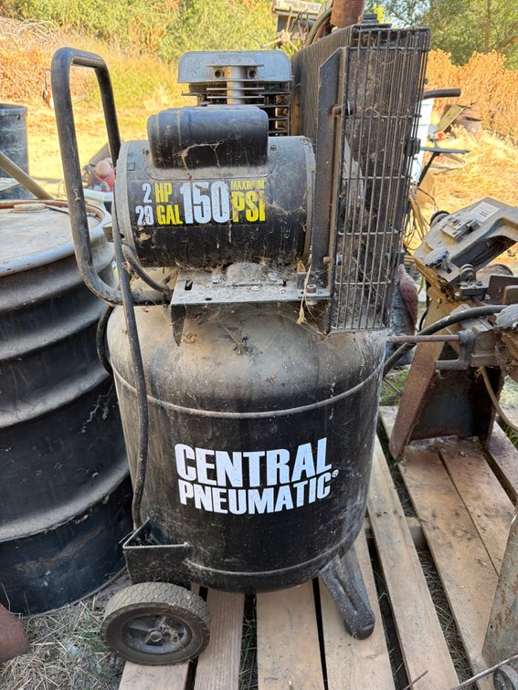 Central Pneumatic uprite air compressor