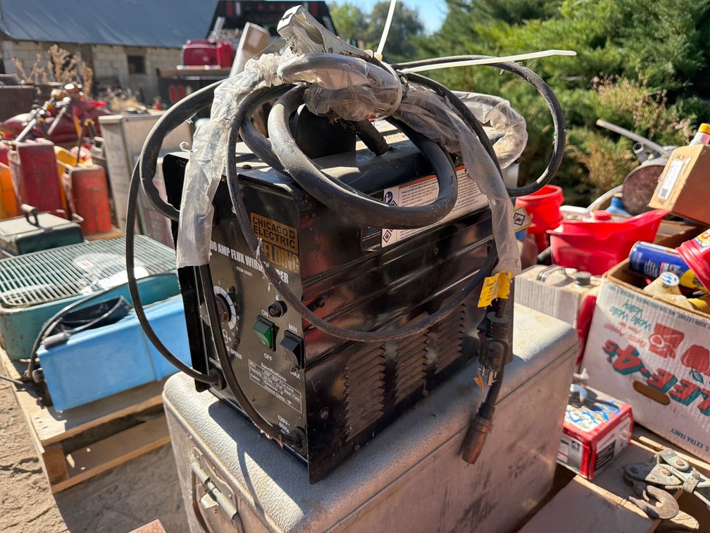 Chicago Electric 110 volt wir feed welder