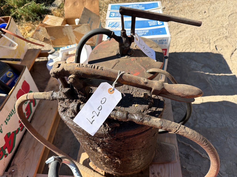 track and gear lube bucket