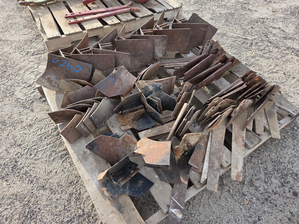 Wyoming shovels,  side knives