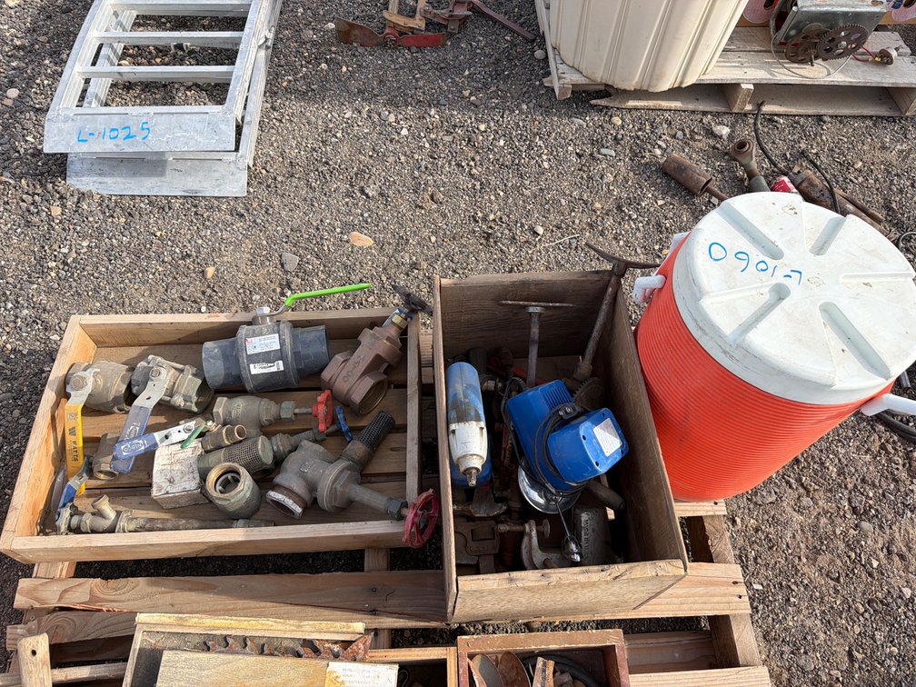 braces, water can, hand tools, valves
