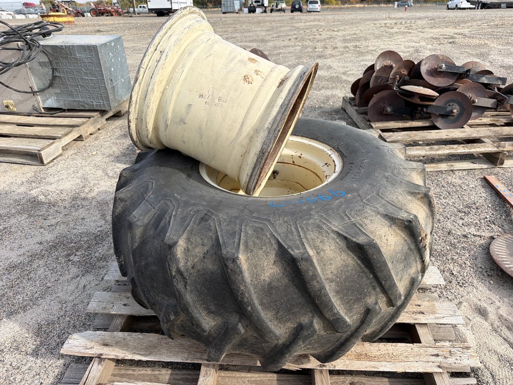 16.5x16" swather 8 hole wheels w/1 tire