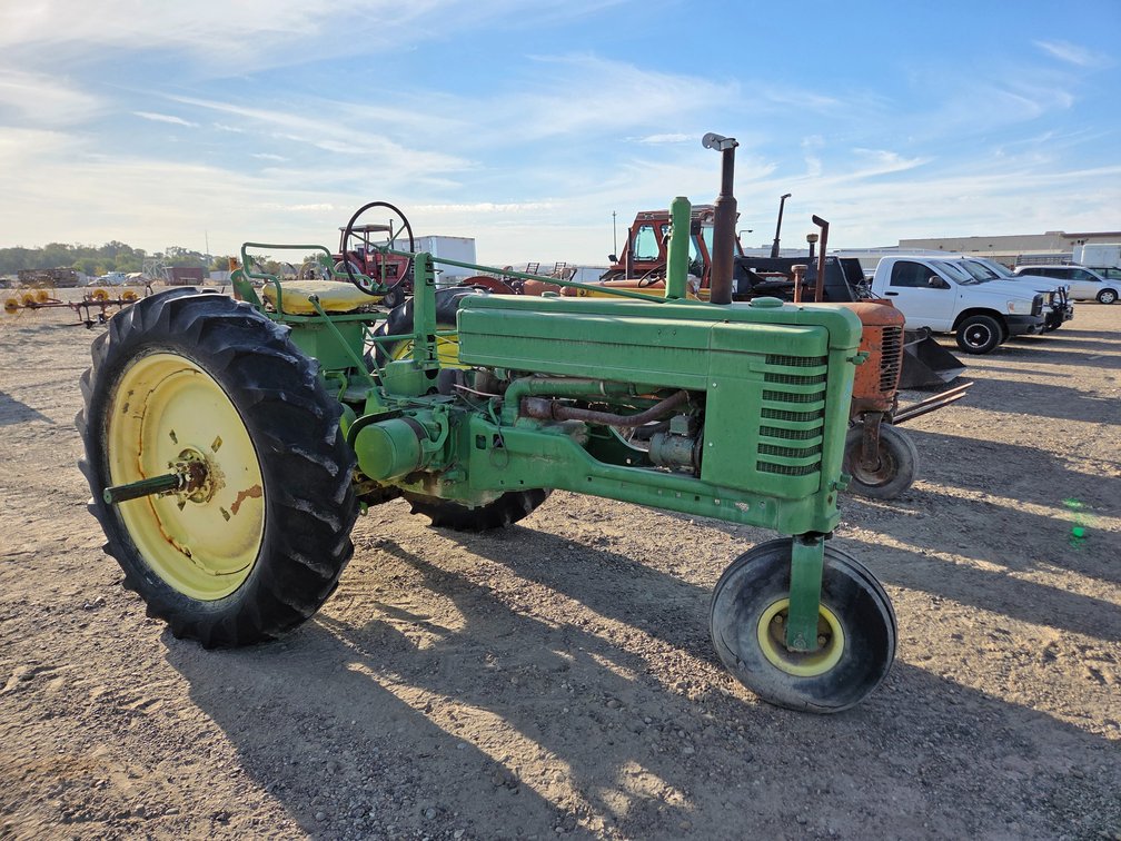 John Deere B single front gas tractor, Non Running