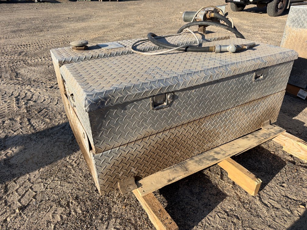 diamond plate aluminum tool box fuel tank combo
