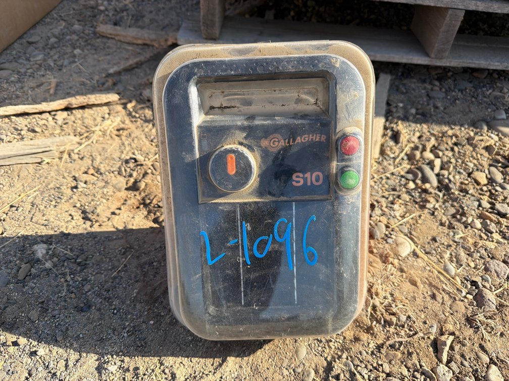Gallagher S10 solar fencer