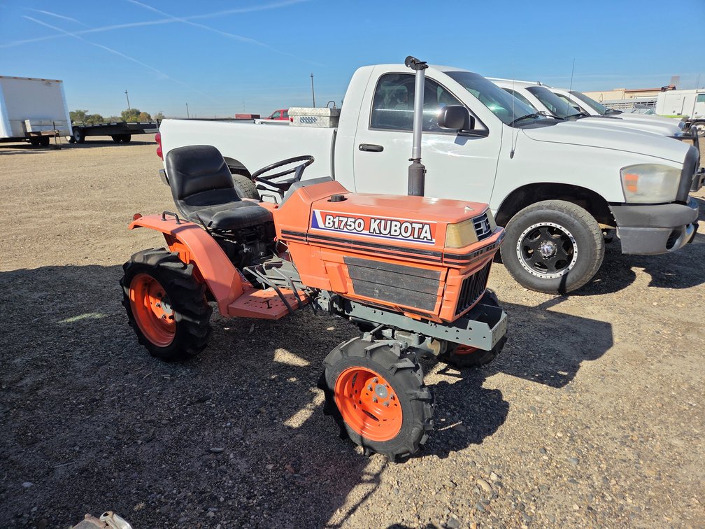 Kubota B1750 4x4 tractor
