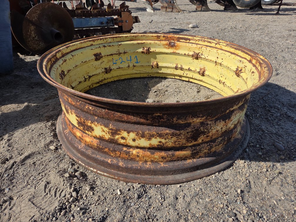 John Deere 12Lx38 wheel